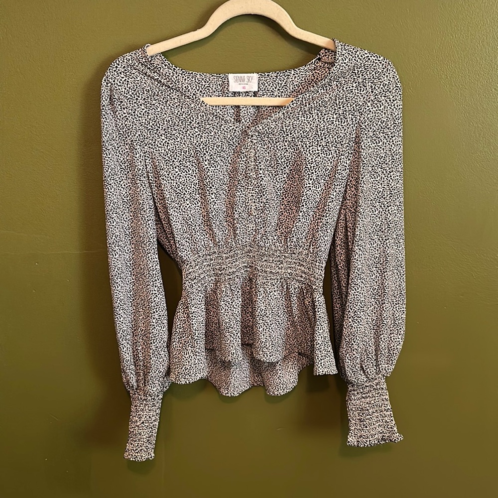 Sienna Sky size XS long sleeve cinched peplum blouse